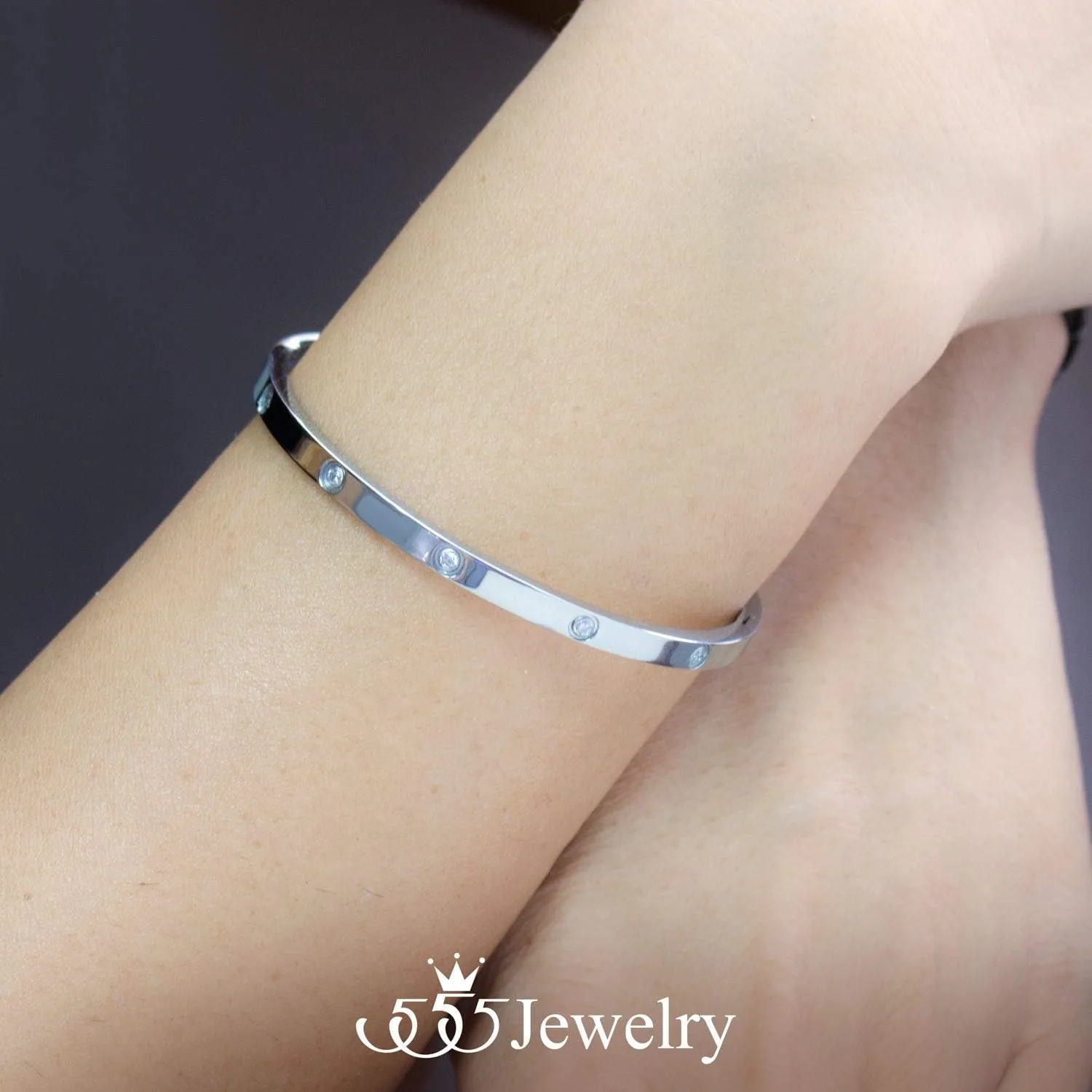 555Jewelry Womens Sparkling Cubic Zirconia Secure Hinge Lock Bangle Stainless Steel Bracelet