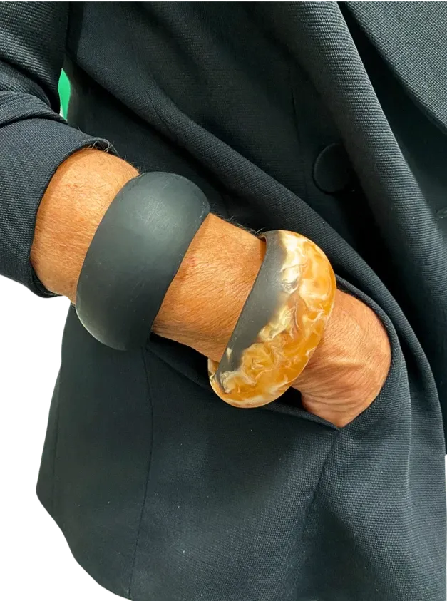 Black resin bangle bracelet | GAYE