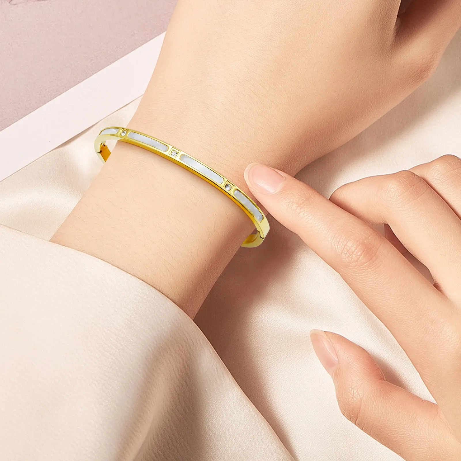 Bracelets for Women - 18k Gold bracelet - Love Bangle Bracelets, Non-Tarnish Gold Bangles, Stainless Steel Jewelry - Fashion Accessories for Women's Style