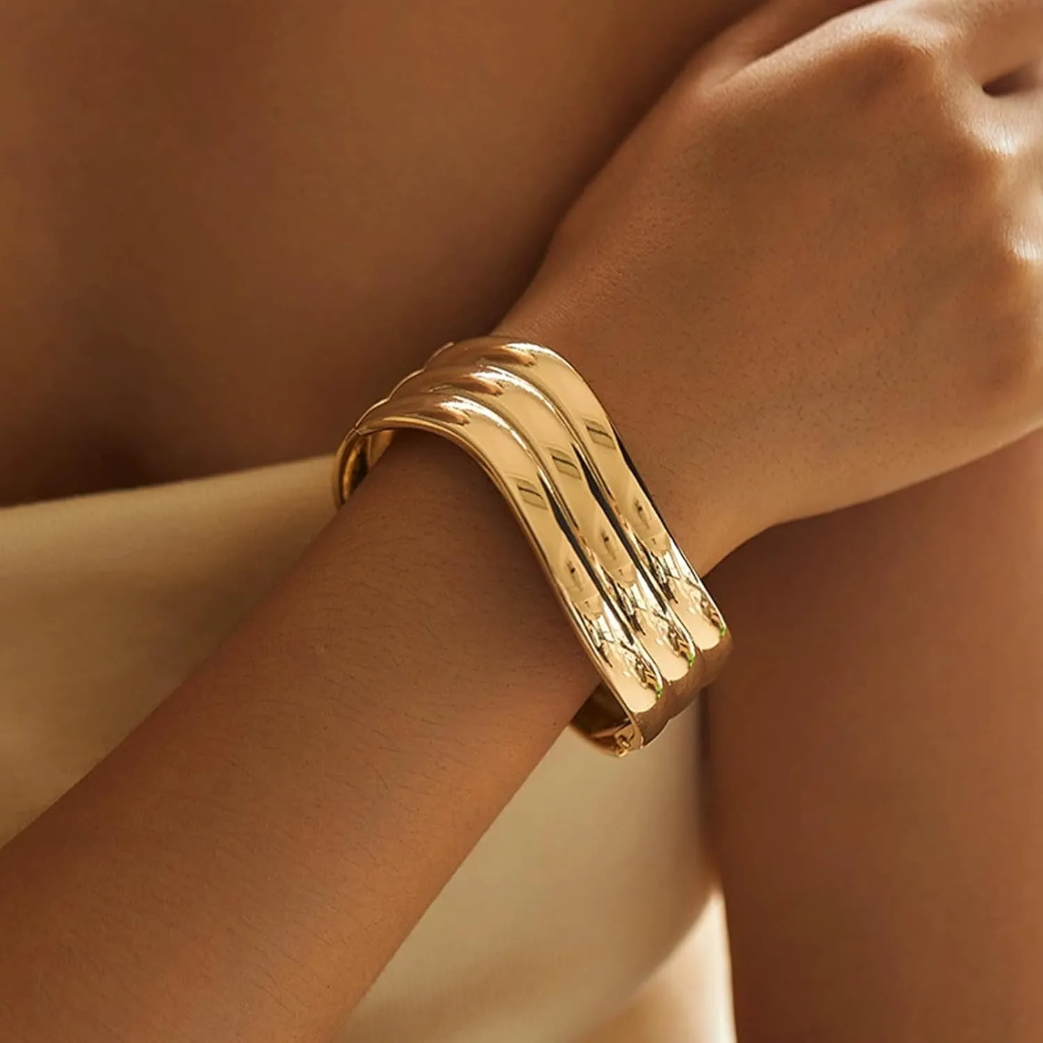 Chunky Gold Bangle Bracelets for Women Hammered Texture Cuff Bangles Wrist Wrap Bangle Bracelet Jewelry