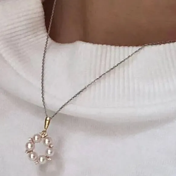 Grape 4.0-4.5 mm White Baby Akoya Pearl Pendant Mounted on G18K