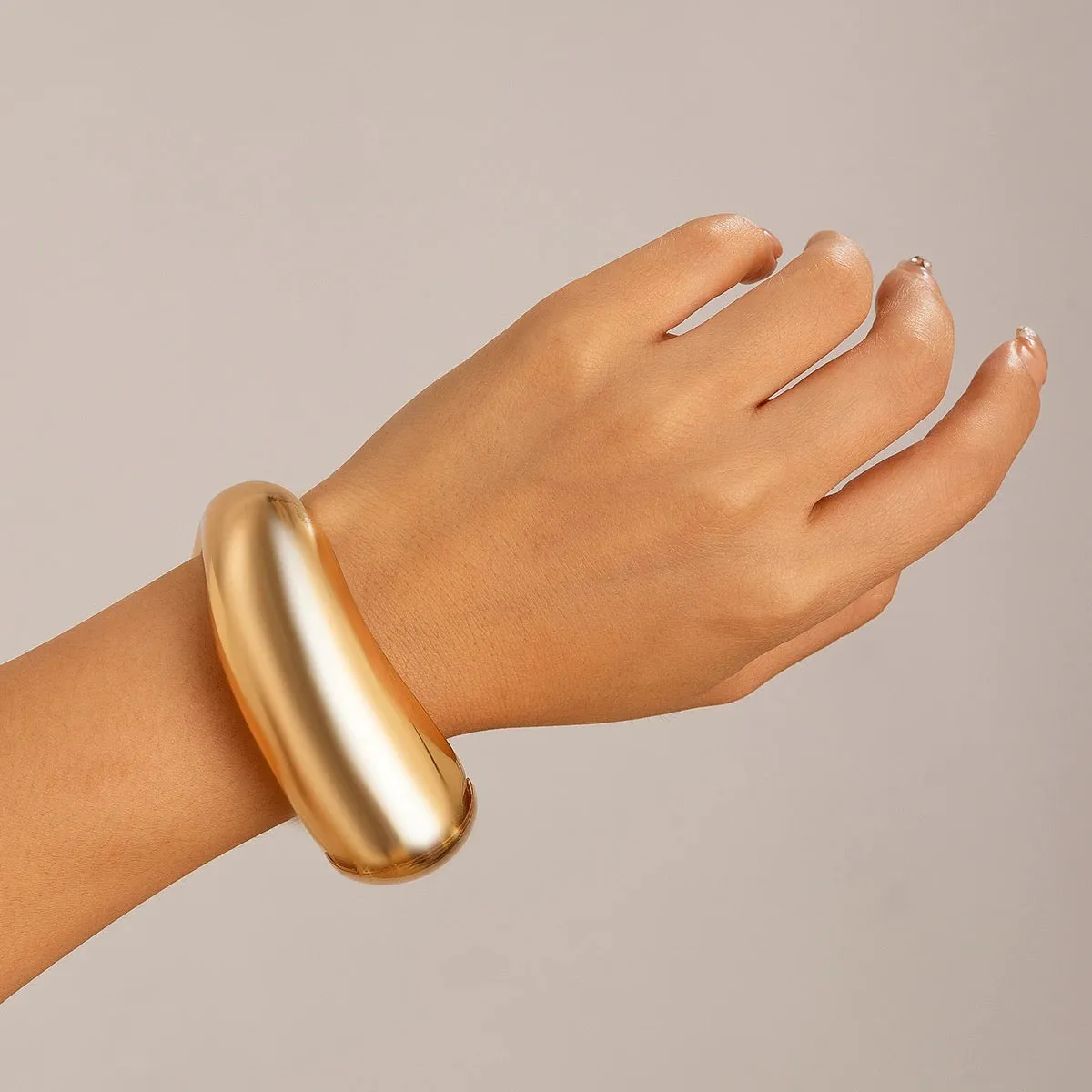 Luxury Exaggerated Smooth Metal Thick Bangles
