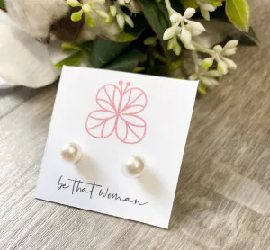 Pearl studs (medium)