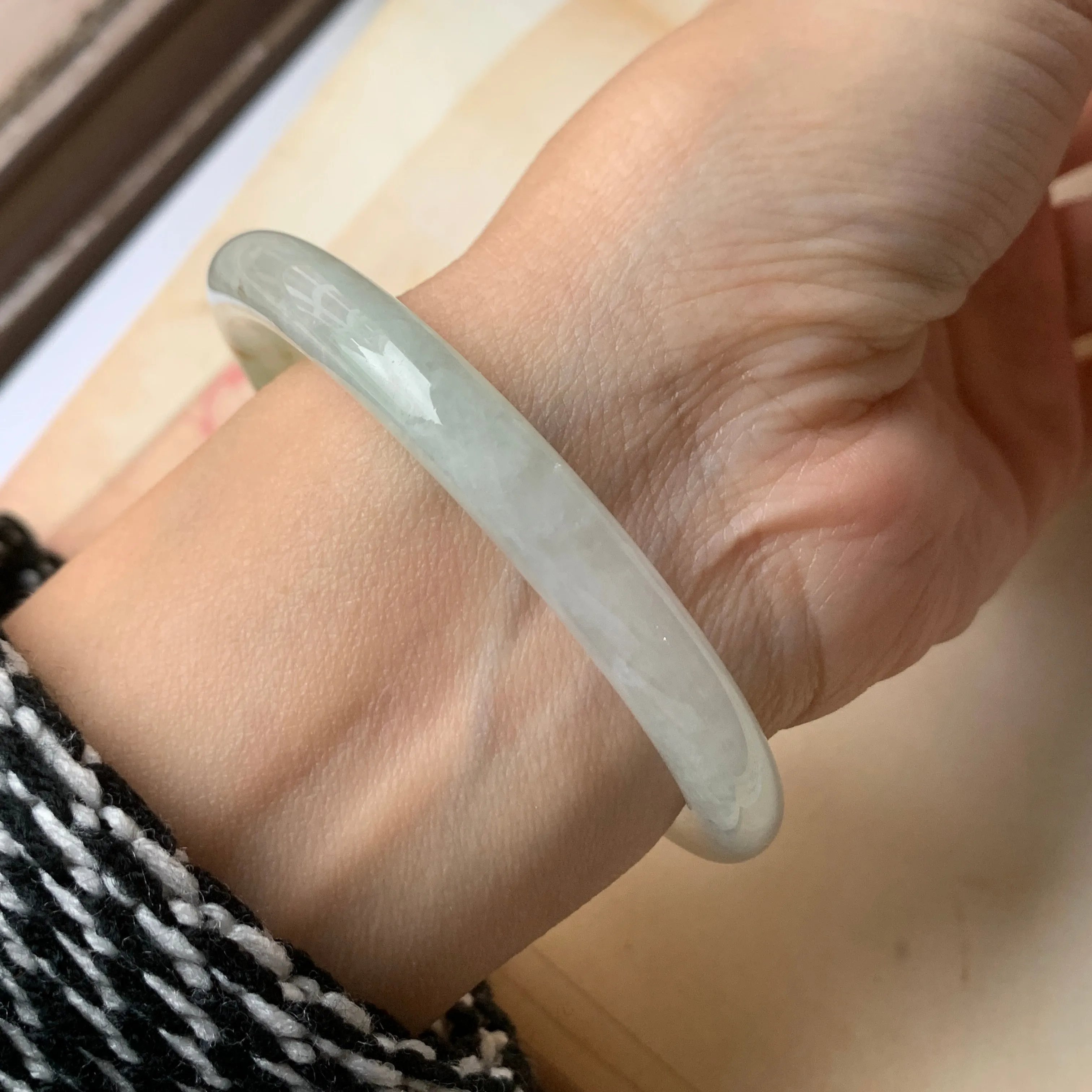 SOLD OUT: 55.7mm A-Grade Natural Duo Tone Jadeite Traditional Round Bangle No.151921