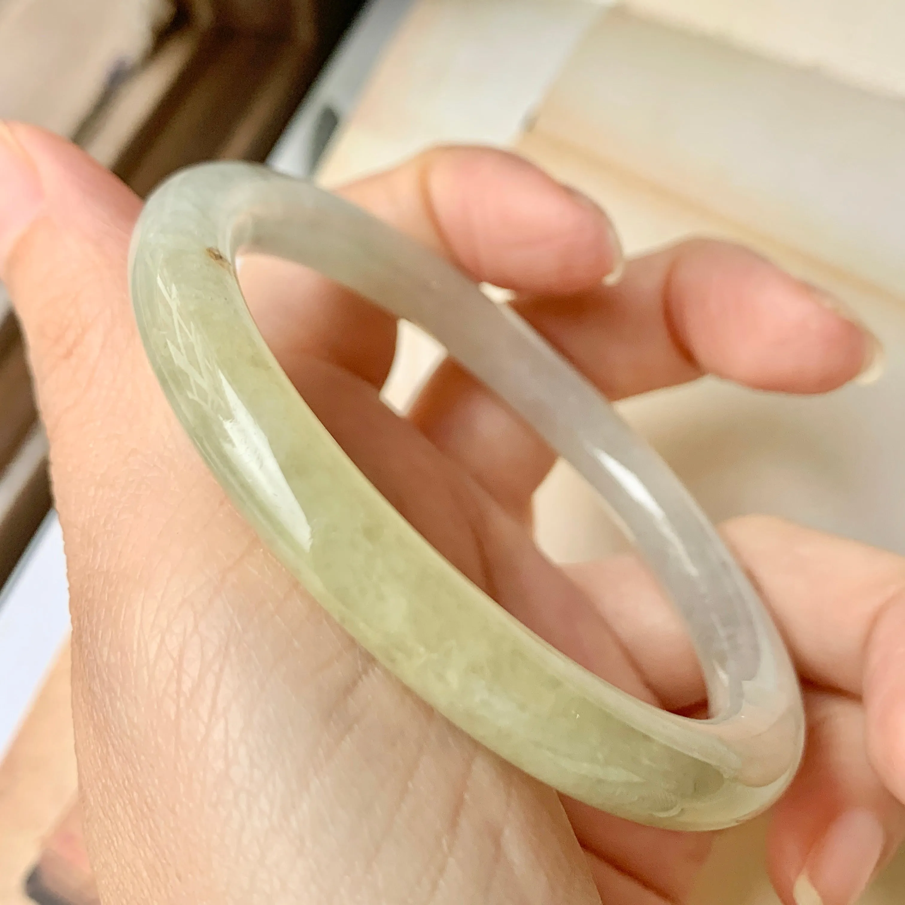SOLD OUT: 55.7mm A-Grade Natural Duo Tone Jadeite Traditional Round Bangle No.151921