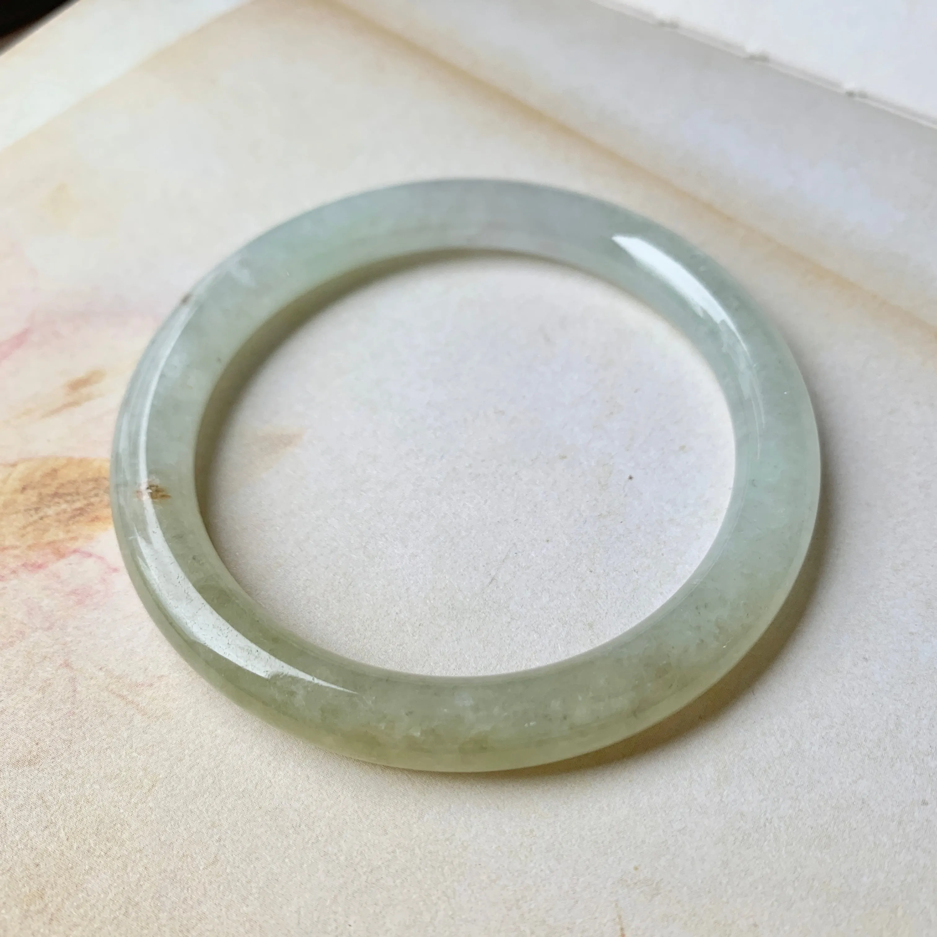 SOLD OUT: 55.7mm A-Grade Natural Duo Tone Jadeite Traditional Round Bangle No.151921